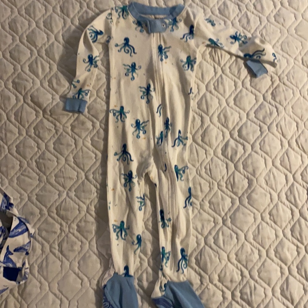 3 size 24mo onesie/foot pajamas. New condition. - Picture 5 of 6